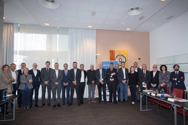 El sector empresarial pide más colaboración del Consell para el avance de firmas y suelo industrial