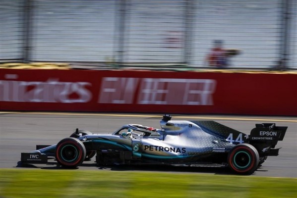 Hamilton y Mercedes dominan la primera toma de contacto del Mundial 2019

