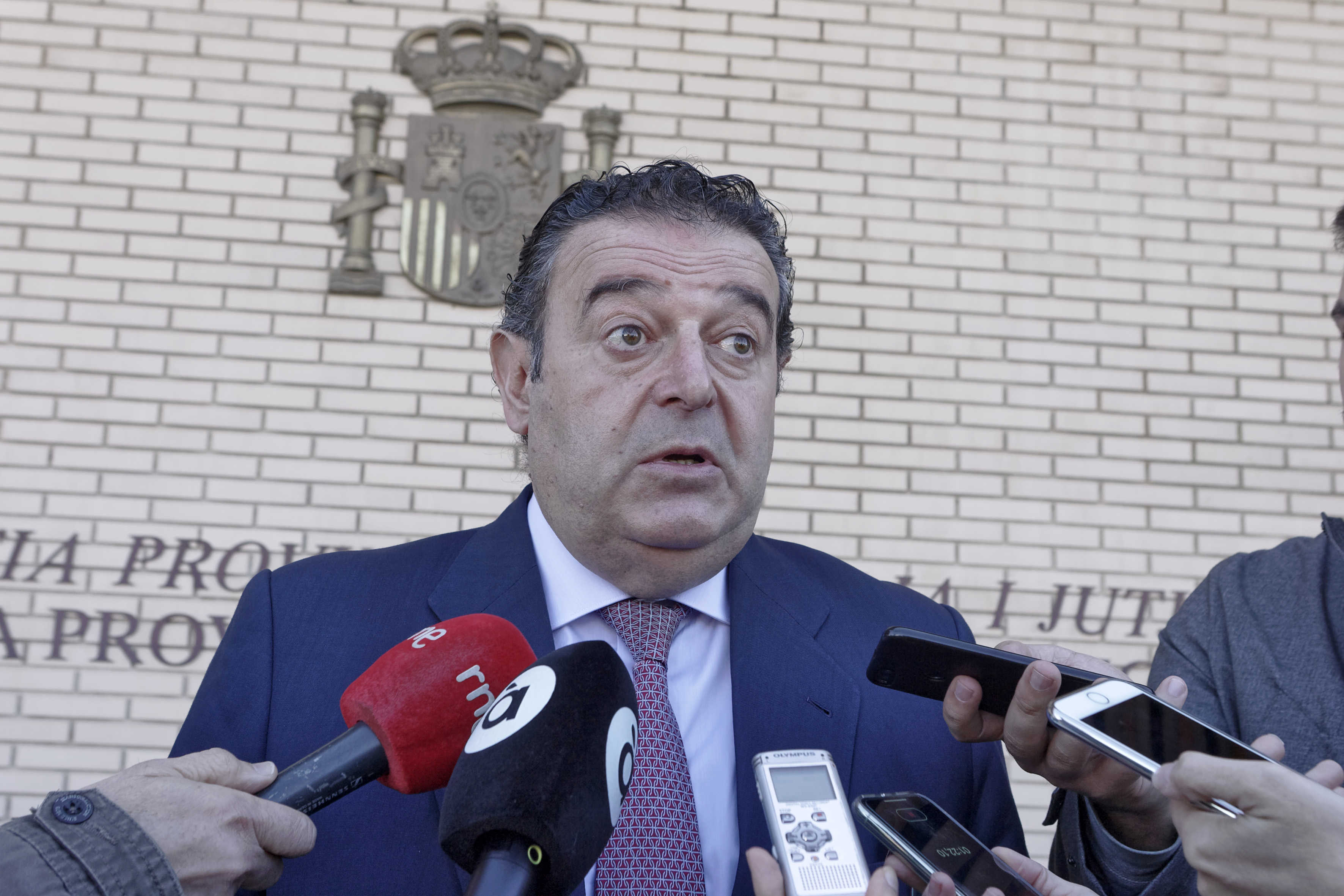 Gerardo Camps, tras declarar en el juzgado. (Foto: ANTONIO PRADAS) - 