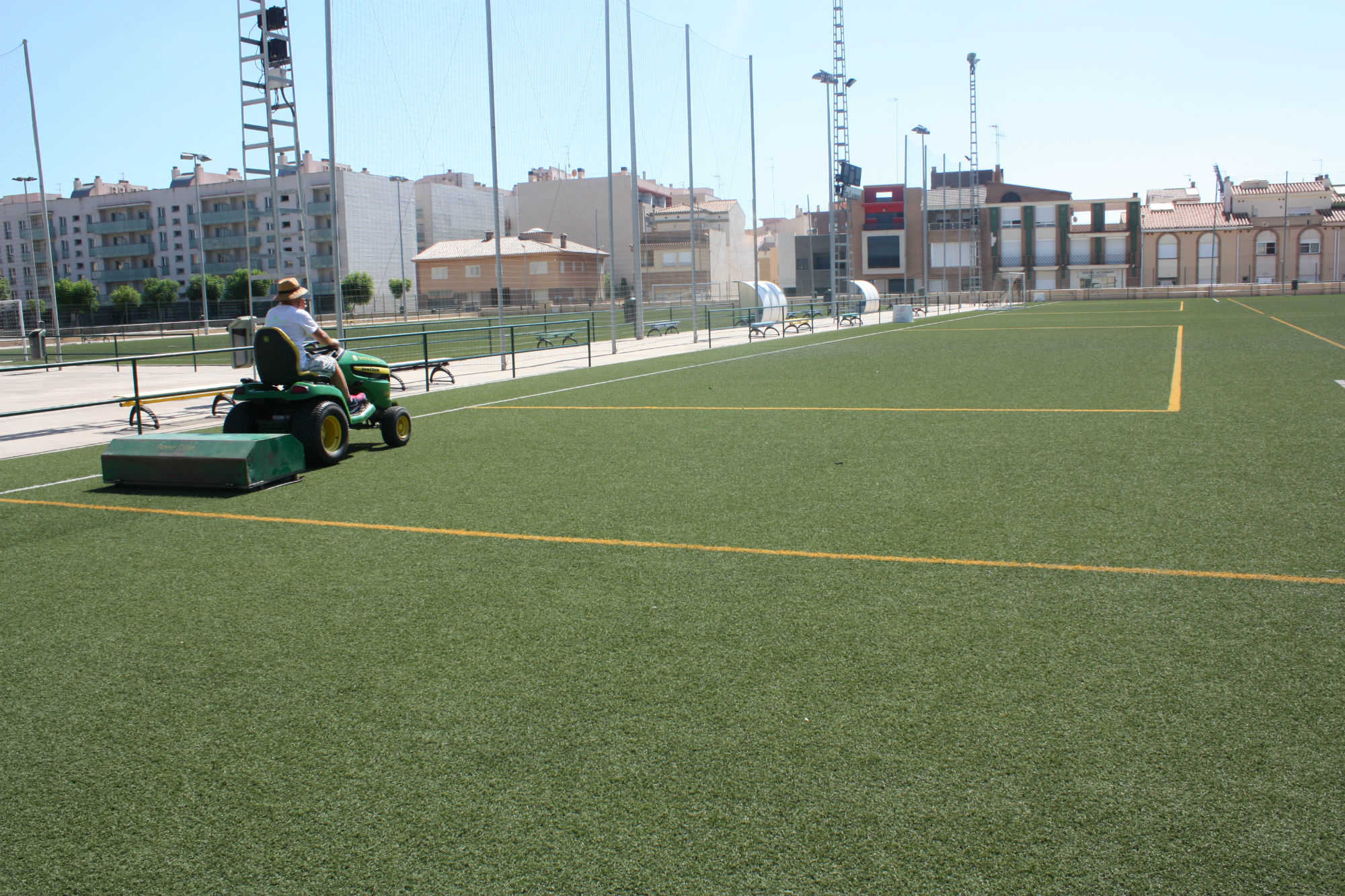 Mantenimiento de campos de fútbol en Almassora. - 
