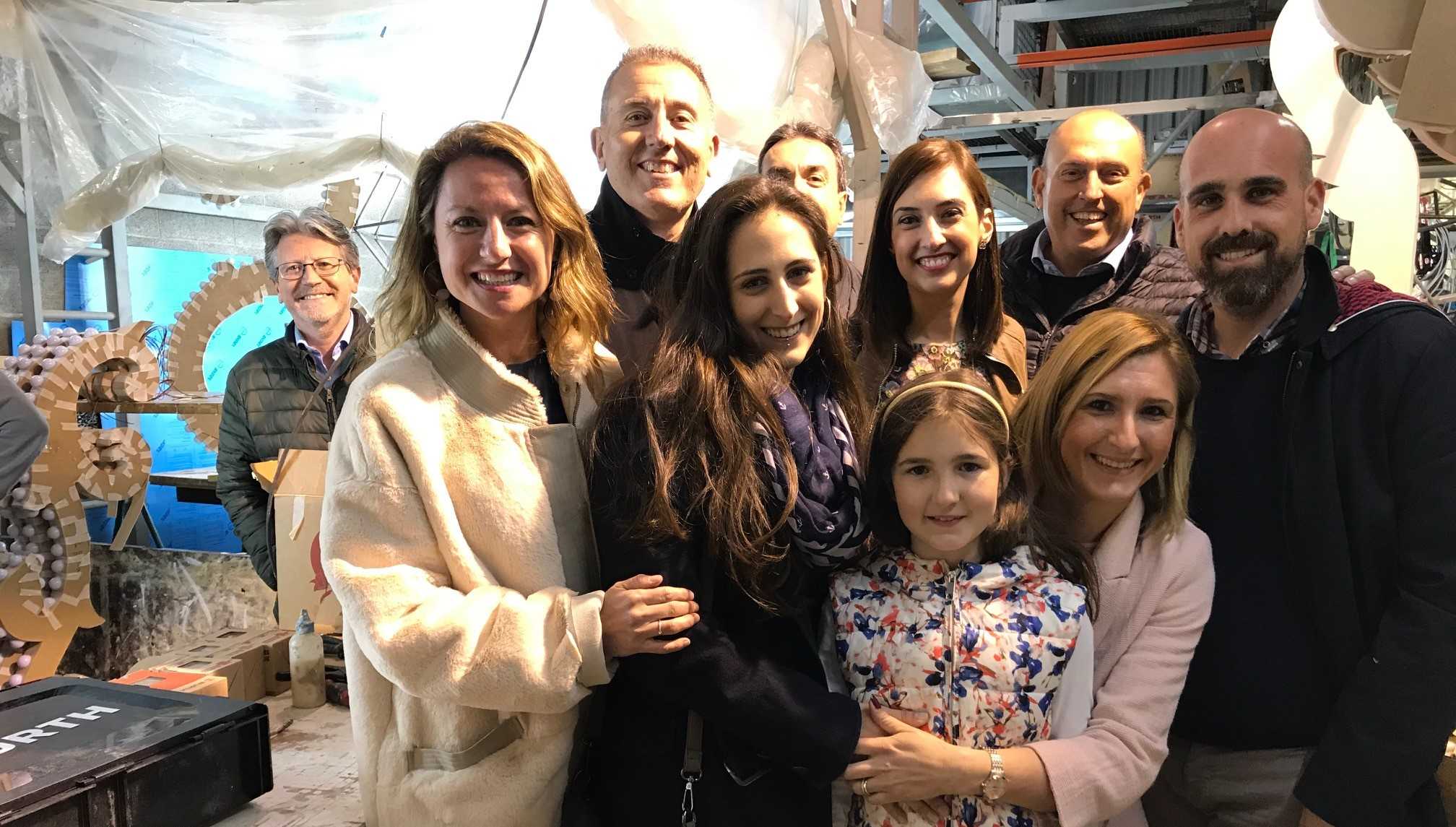 Begoña Carrasco visitó el almacén de gaiatas con parte de su equipo. - 