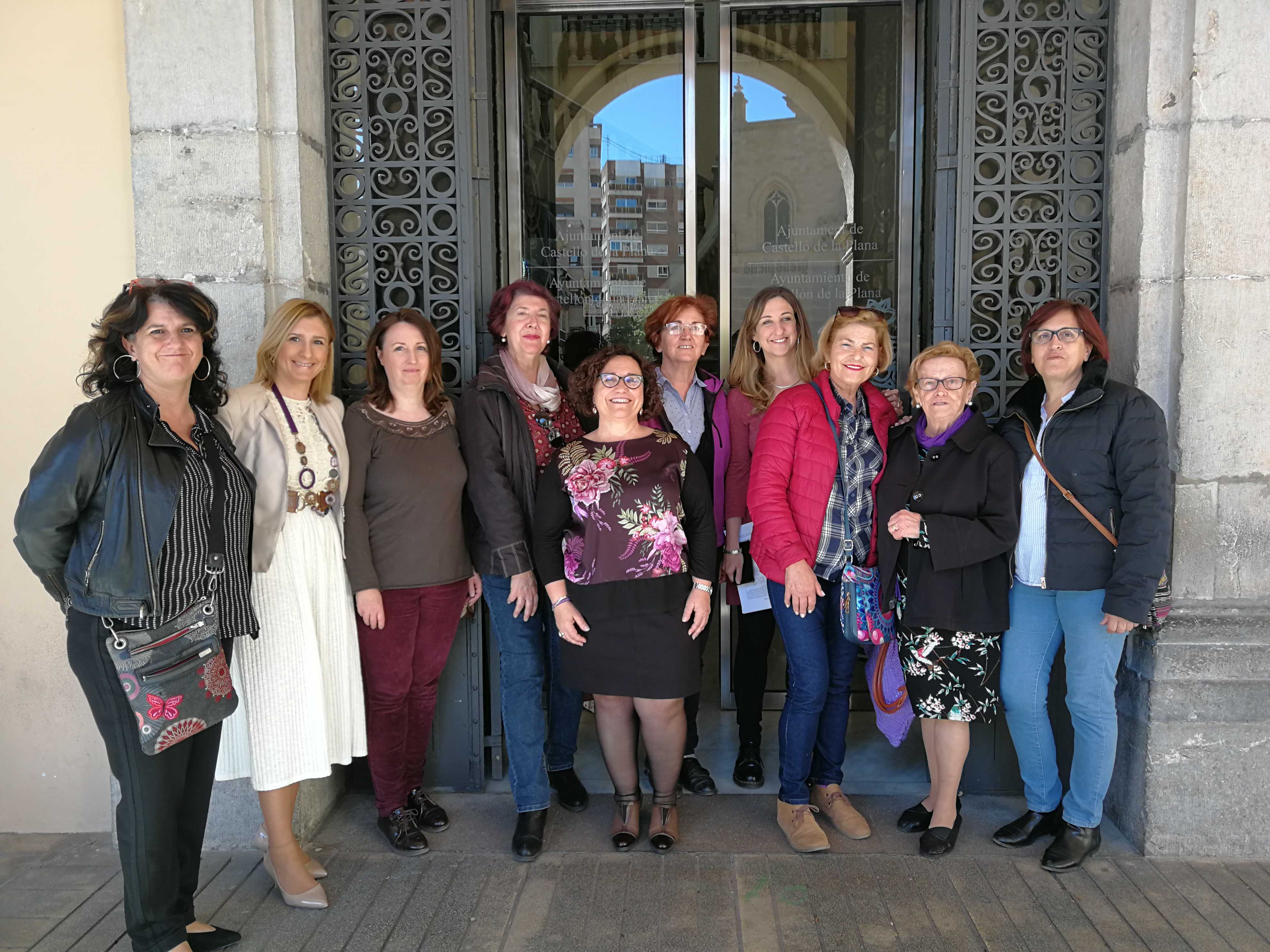 Integrantes de la Xarxa pels Bons Tractes de Castellón. - 