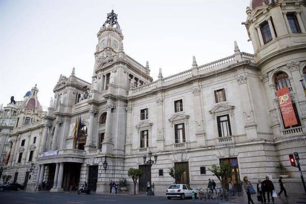 El Ayuntamiento de València incorpora a medio millar de jóvenes para trabajar durante un año