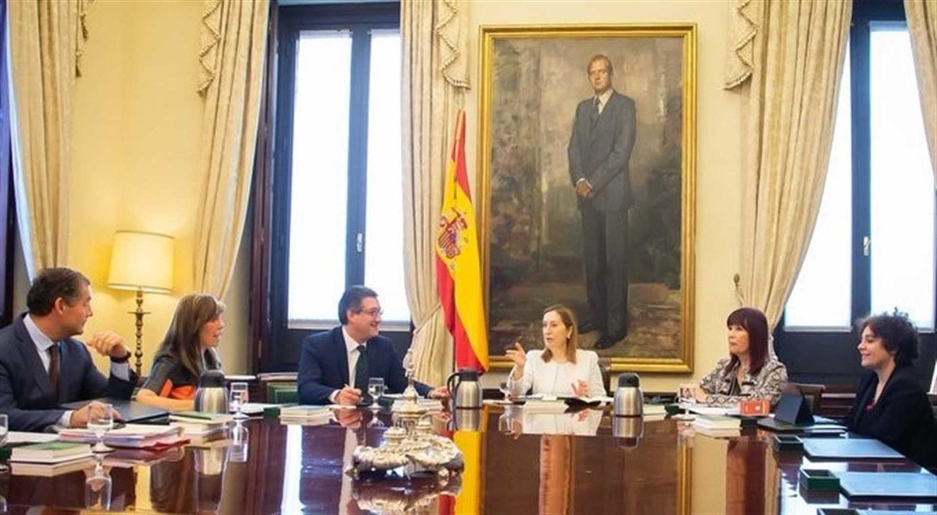 El Congreso permite debatir el decreto de permisos de paternidad