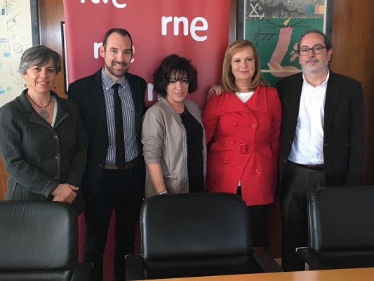 RTVE firma un conveni amb l'Associació de Ràdios Universitàries per a difondre els seus programes