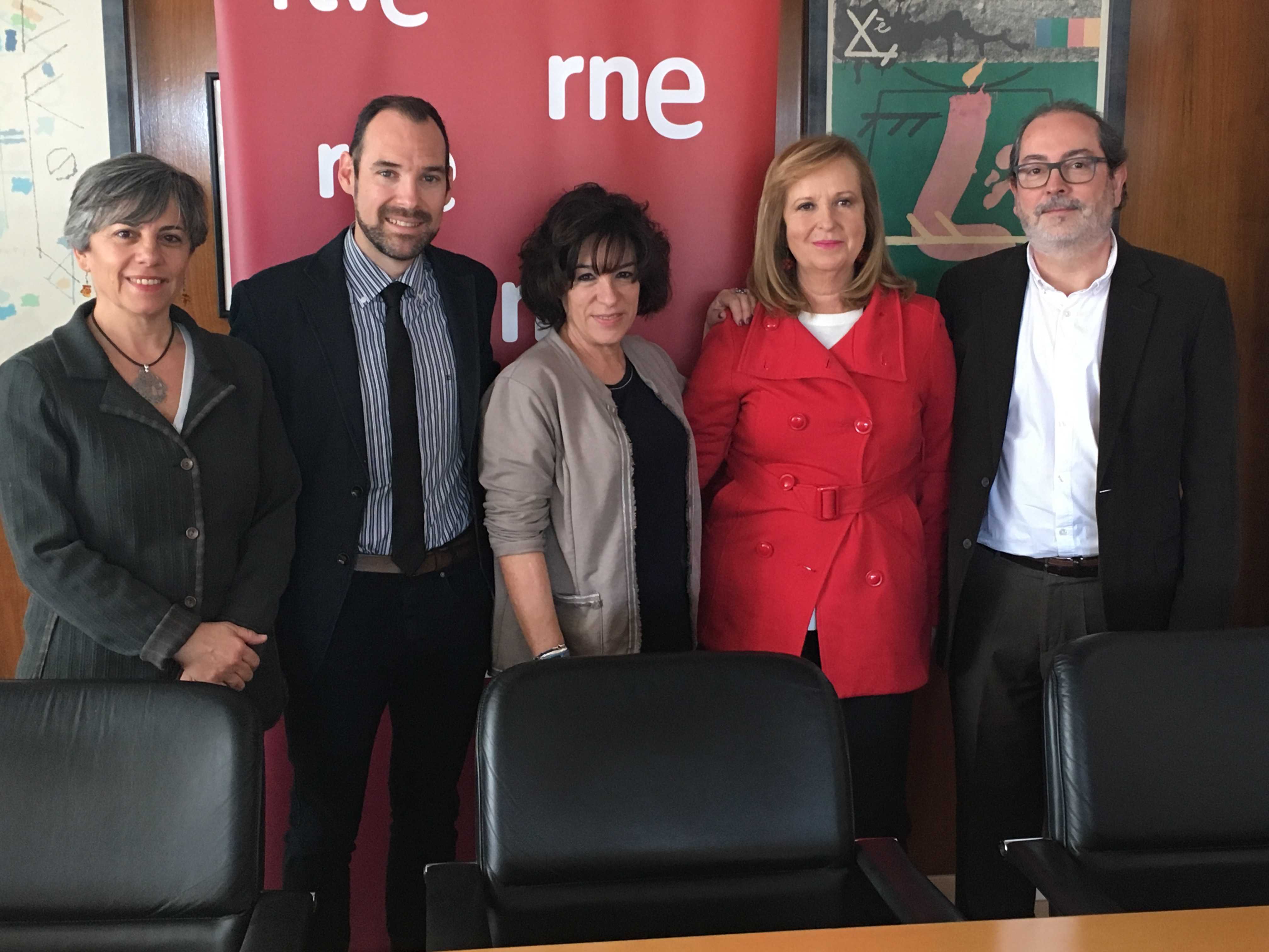 RTVE firma un conveni amb l'Associació de Ràdios Universitàries per a difondre els seus programes