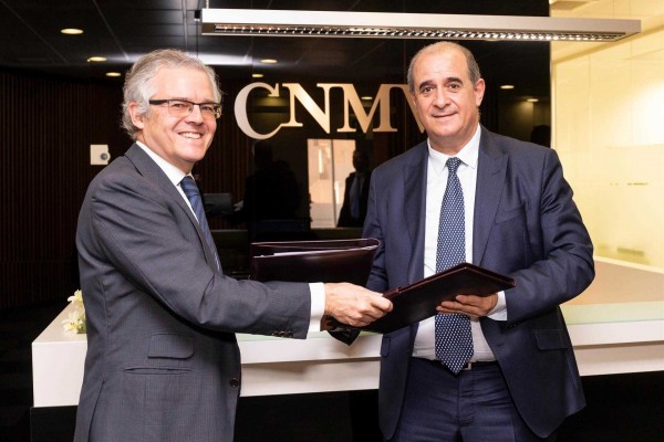 Así es el acuerdo que han firmado la CNMV y la Policía Nacional para pillar a los 'chiringuitos financieros'