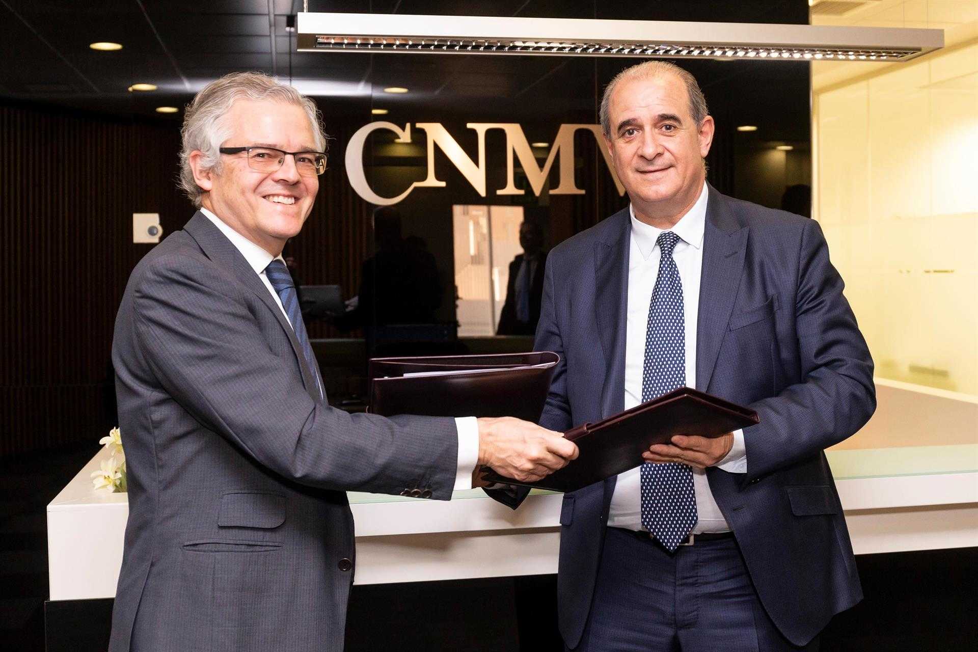 Así es el acuerdo que han firmado la CNMV y la Policía Nacional para pillar a los 'chiringuitos financieros'