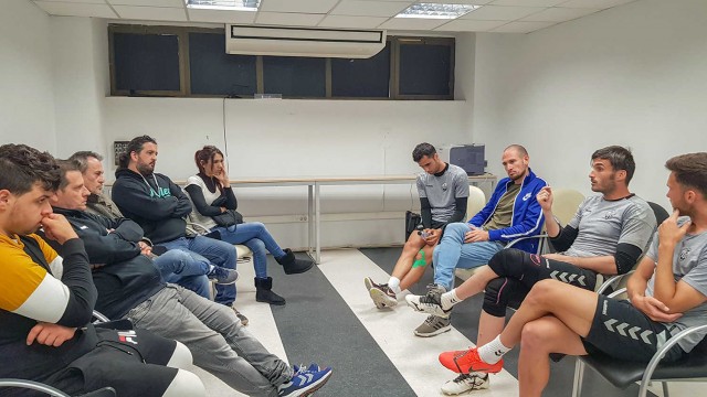 Las peñas del Castellón expresan a los capitanes albinegros su malestar por la situación del equipo