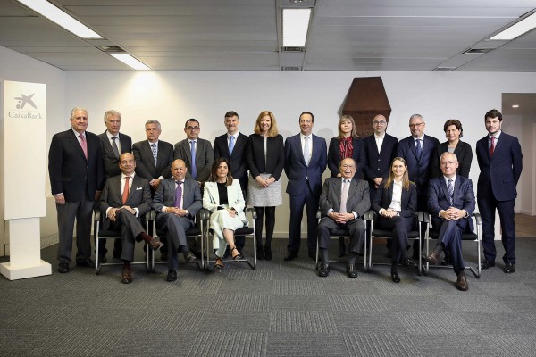 El CEO de CaixaBank se reúne con el Comité Consultivo de accionistas donde está la valenciana Mónica Quesada (Pavasal) 