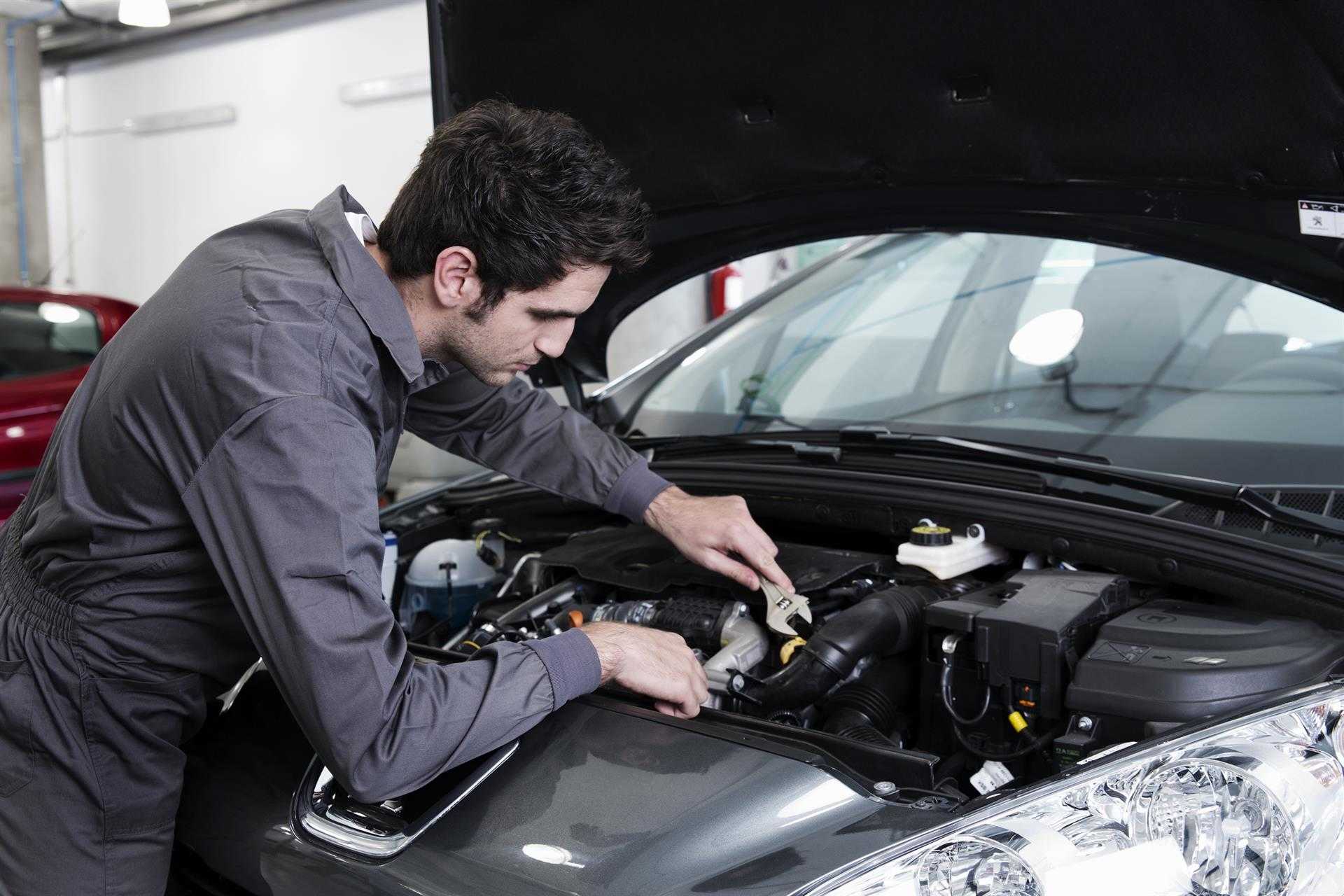 Los talleres elevan un 4% sus ingresos debido a la tecnología más cara de los coches