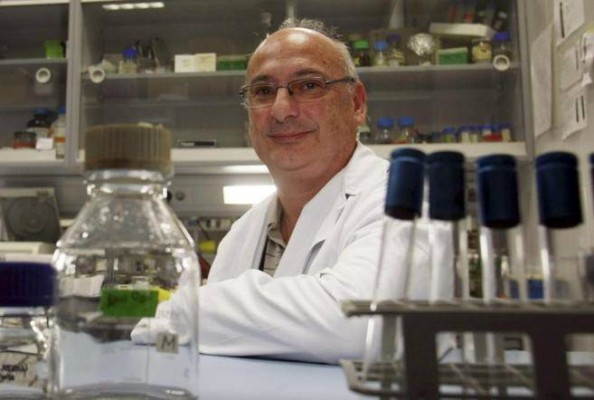 El investigador alicantino Mojica gana el premio Plus Alliance a la innovación y 'acaricia' el Nobel