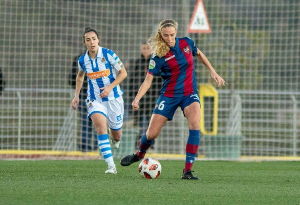 Charlyn sentencia a un combativo Tenerife y saca al Levante de la crisis