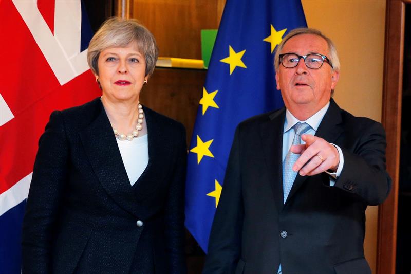 UE y Reino Unido acuerdan un instrumento sobre la salvaguarda irlandesa para desbloquear el Brexit