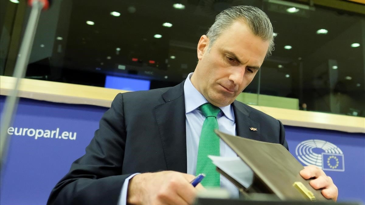 El secretario general de VOX, Javier Ortega Smith, en el Parlamento Europeo. Foto: OLIVIER HOSLET/EFE - 