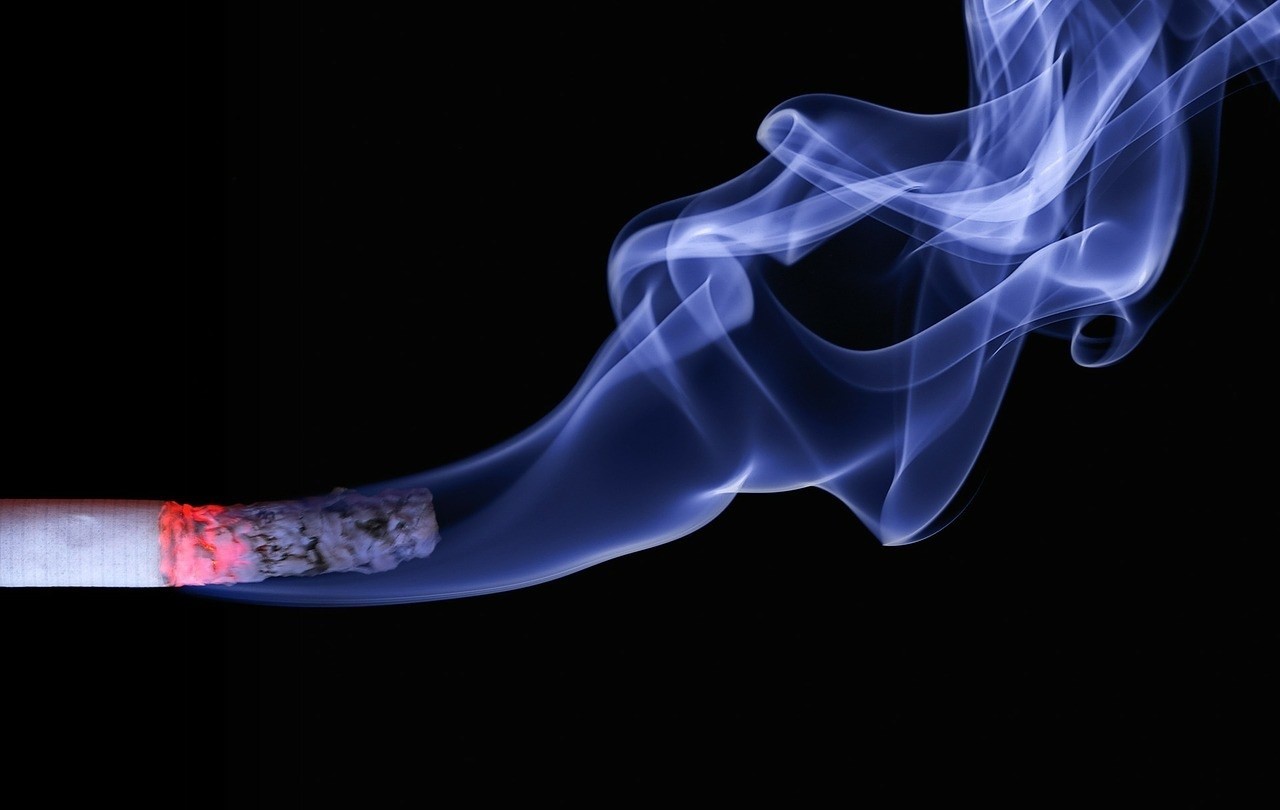 Los oncólogos piden al próximo Gobierno que aumente el precio del tabaco 