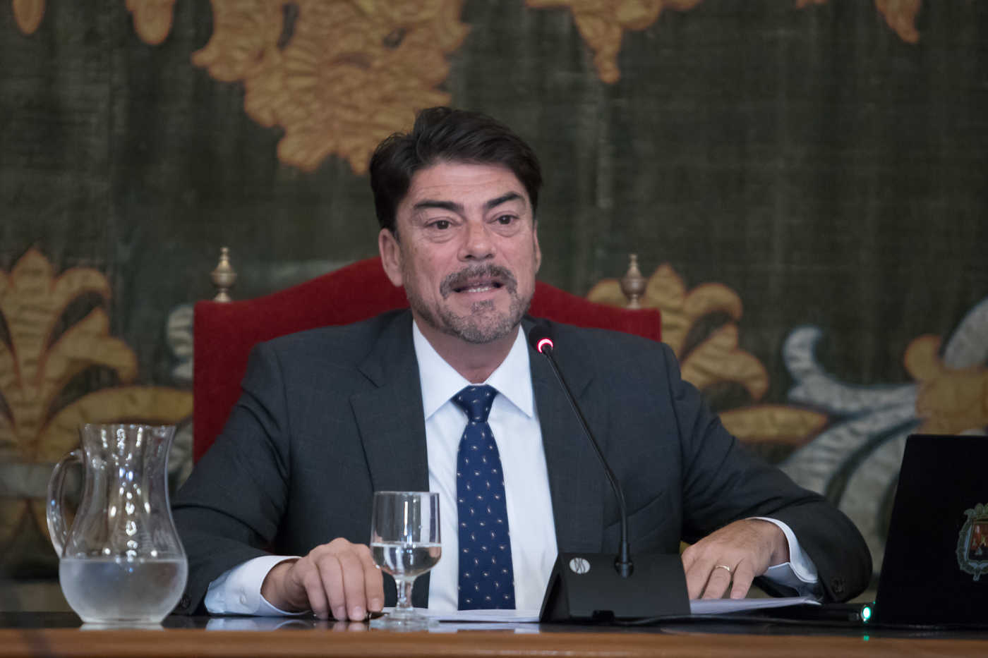 El alcalde, Luis Barcala, en un pleno, en imagen de archivo. Foto: RAFA MOLINA - 