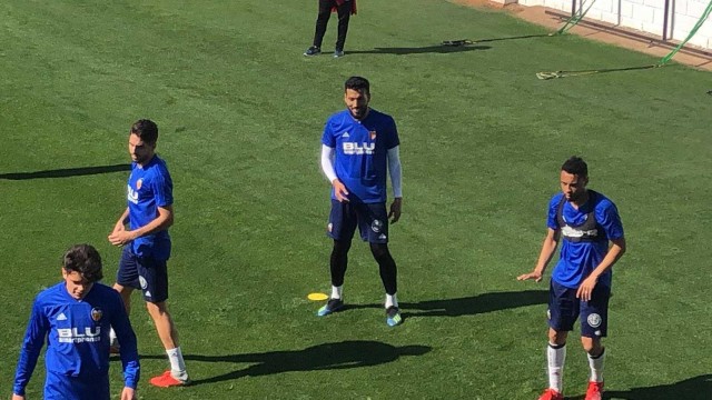 Garay se ejercita con los suplentes y Diakhaby llega tarde 