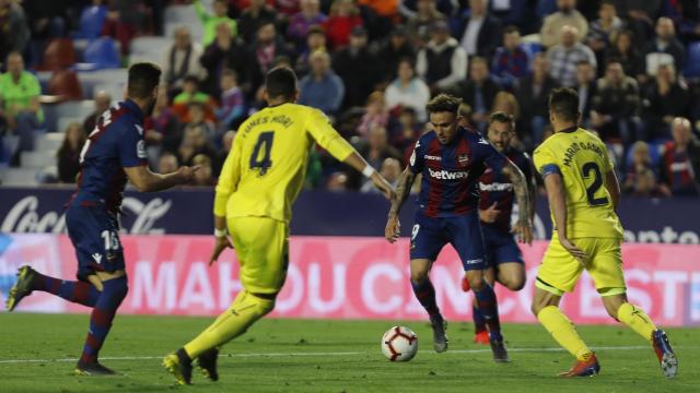 El Villarreal vence al Levante en el descuento y sale del descenso