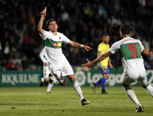 El Elche gana una plaza y mantiene el colchón de nueve puntos respecto a la zona de descenso