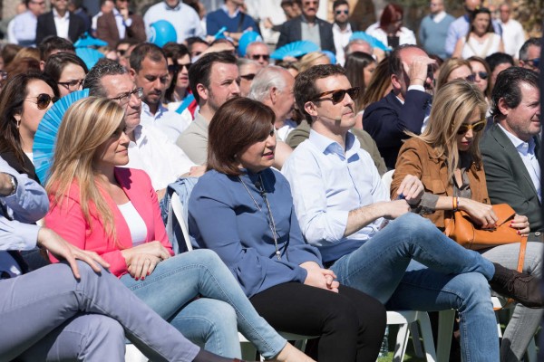 Jóvenes y veteranos, los cargos del PP acuden a la cita del nuevo presidente, pero ¿qué hay de lo mío?