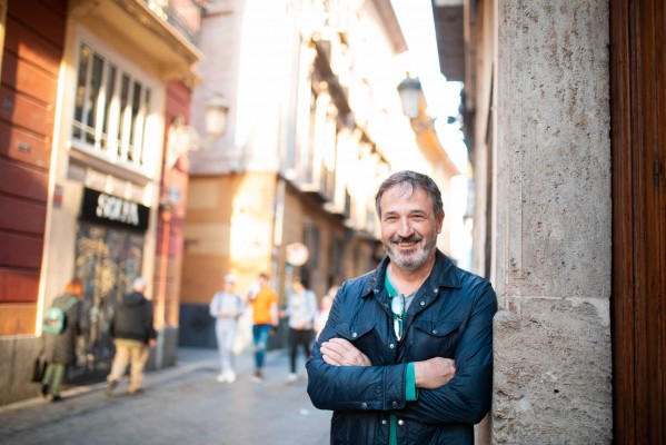 Jaume Policarpo: “La màgia del teatre es tan fràgil que no tolera el suport audiovisual”