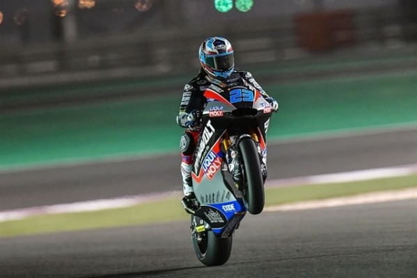 El alemán Schrotter al frente de la formación de salida

