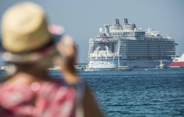 El puerto de València duplica en enero el registro de afluencia de cruceristas respecto a 2018