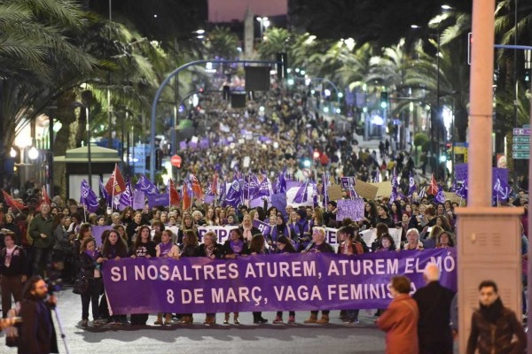El feminismo sigue siendo trasversal: miles de personas claman por la igualdad sin siglas