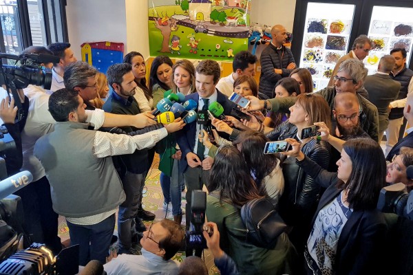 Casado insiste en que el Gobierno usa todos los mecanismos del Estado para hacer campaña