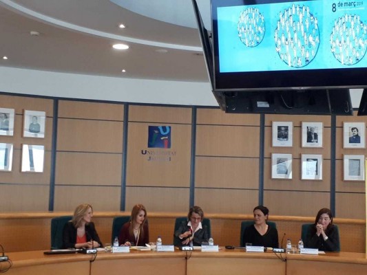 Alcón transmite la inquietud de las universidades por debates que cuestionan políticas de igualdad