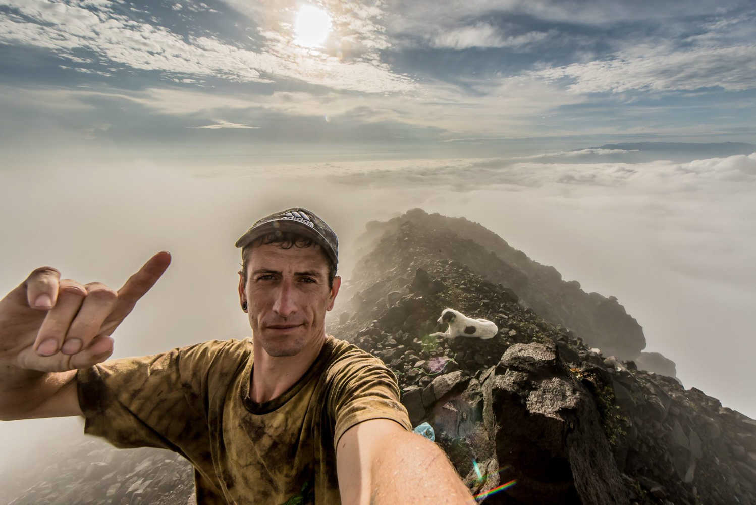 Germán, el aventurero valenciano que lleva diez años recorriendo el mundo con su perro en autostop