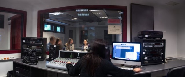La Vox UJI Ràdio no vol renunciar al seu nom per la ultradreta