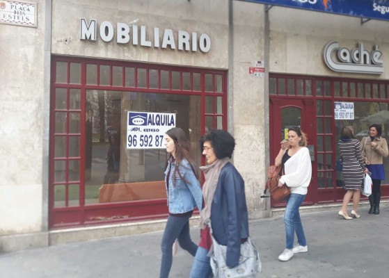 Adiós a un histórico: la tienda de muebles Caché cierra y deja vacío el mejor local de Luceros