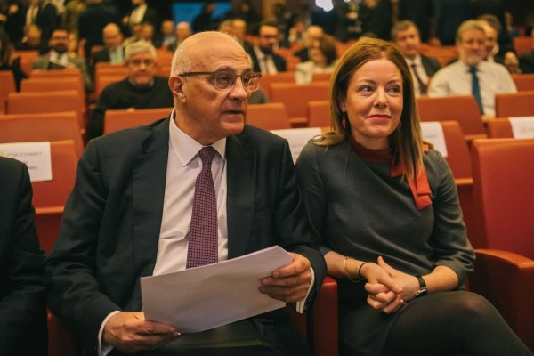 Iniciativa discute al Bloc el 'número dos' al Congreso y complica el futuro de Clara Ferrando 