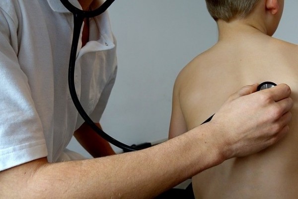 Los pediatras valencianos denuncian saturación en consultas con más de 40 niños atendidos al día