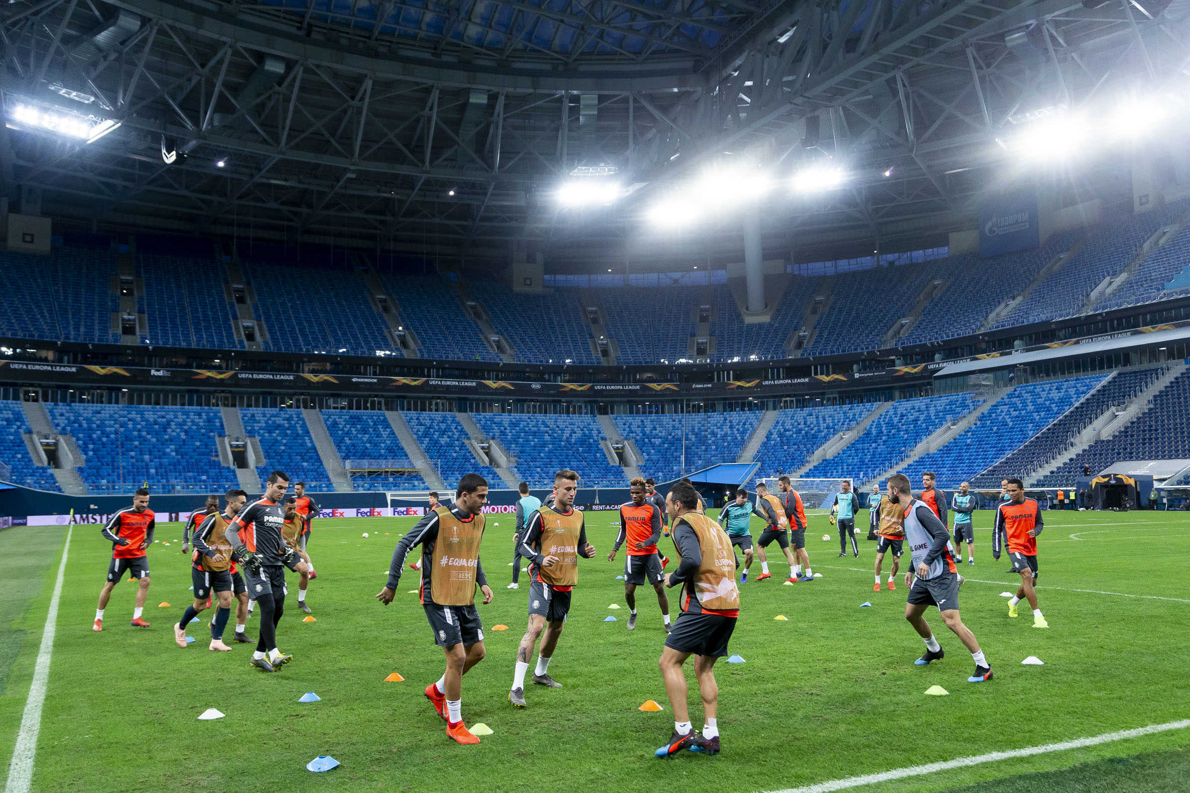 Un Villarreal tocado busca aire en Rusia pero con la mente puesta en el Levante