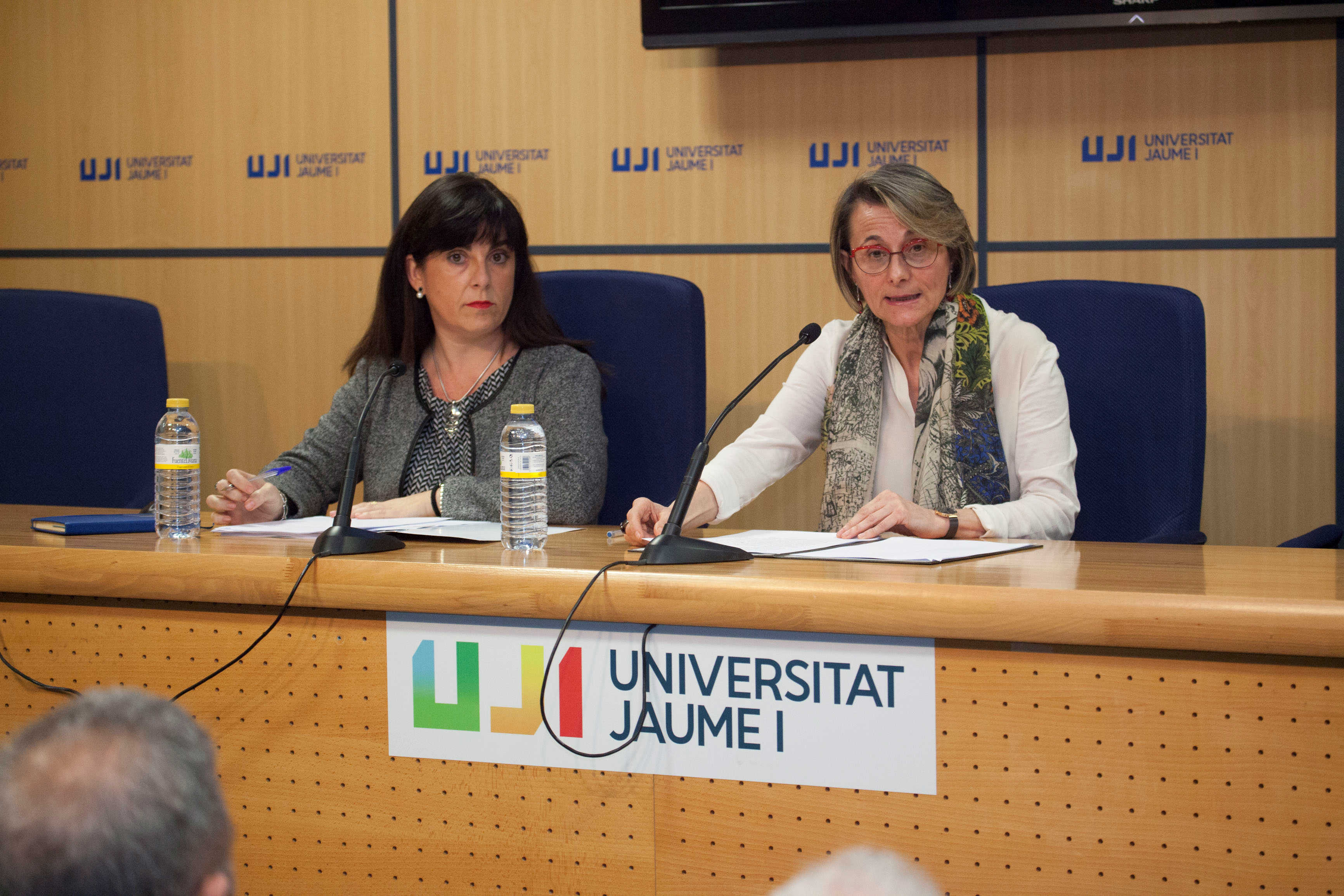 La vicerectora de Cultura, Carmen Lázaro junto a la rectora de la UJI, Eva Alcón. Foto: Àlex Pérez - 