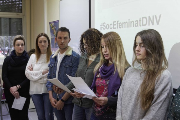 Alumnes de l'EOI, en peu de guerra amb l'Acadèmia Valenciana de la Llengua en contra del masclisme