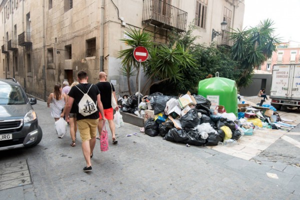 Alicante sancionará a la UTE de la basura por los residuos no recogidos: un 25% de los contenedores