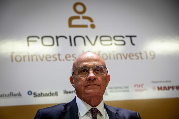 Oliu urge a crear un fondo de garantía europeo y a regular la entrada de nuevos competidores