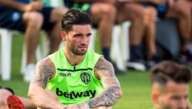 Jason, quinto jugador del Levante al borde de la suspensión