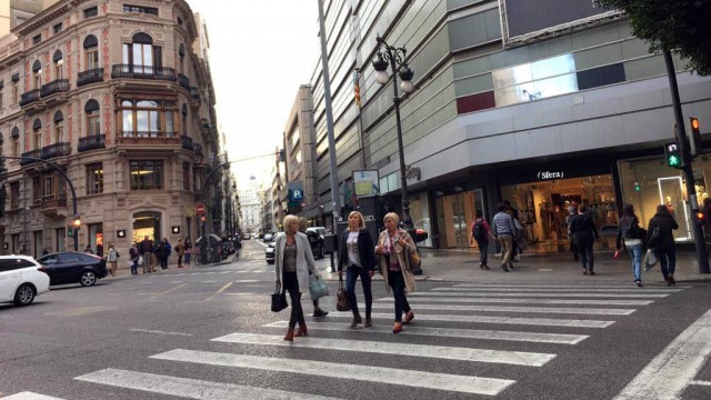 Samsung negocia la apertura de una gran tienda frente a Apple en València