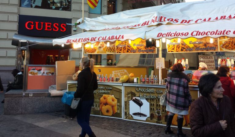 El Ayuntamiento de València inicia las inspecciones en los puestos de churros y buñuelos para Fallas