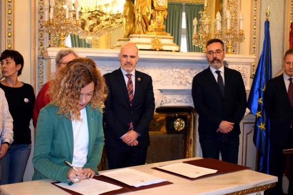 El Gobierno y sindicatos fijan el sueldo para el personal laboral: mínimo de 1.136 euros