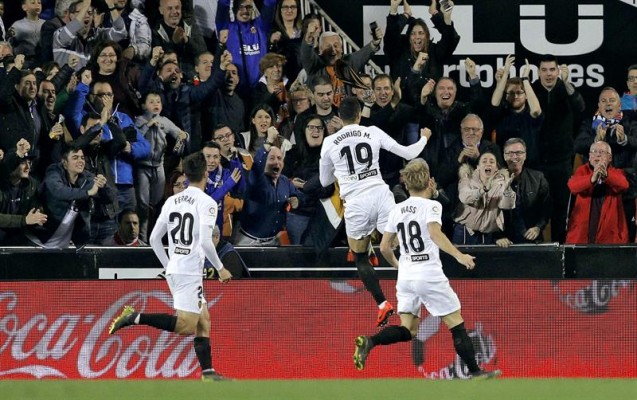 Rodrigo firma el gol de la temporada en Mestalla