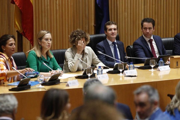 Casado incorporará a ministros de Rajoy en las listas del PP para el 28A