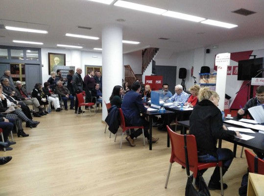 La asamblea del PSOE en Elche se decanta por los candidatos de la Ejecutiva; el alcalde se queda solo