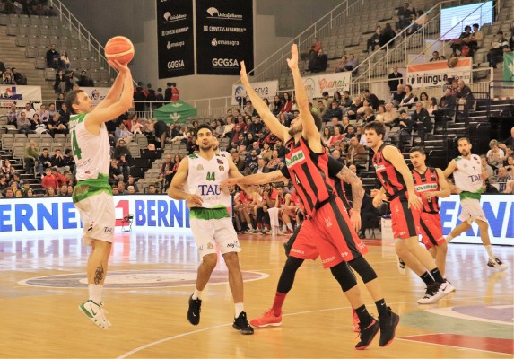 El Tau Castelló paga sus desaciertos frente al aro con derrota ante el Granada (70-59)