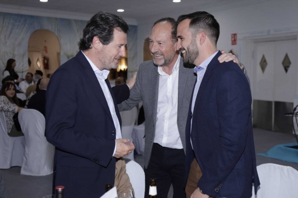 El PP de Orihuela lanza un pulso a Casado para forzar una lista pactada con Bascuñana de líder